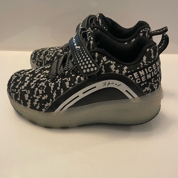 SDSPEED Size 2 Kids Roller Skate Shoes Single Wheel Sport Sneakers - Picture 2 of 10